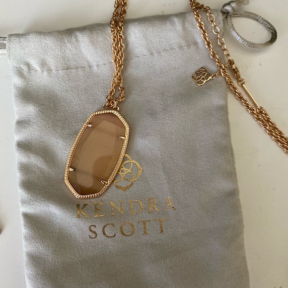 Kendra Scott Jewelry - Kendra Scott Rose gold Reid Necklace Kendra Scott Jewelry - Kendra Scott Rose gold Reid Necklace
